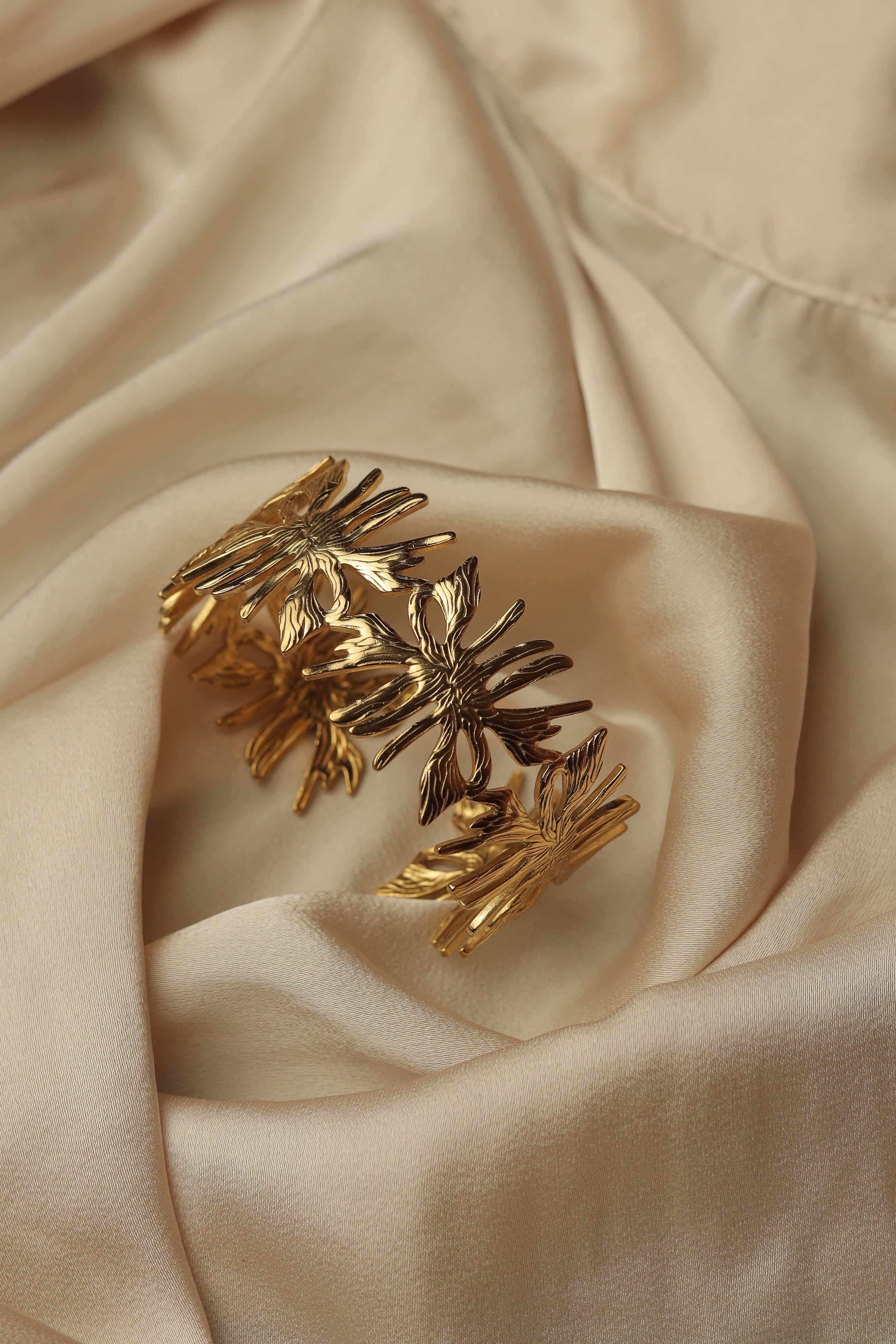 SnowFlake Broad Bracelet