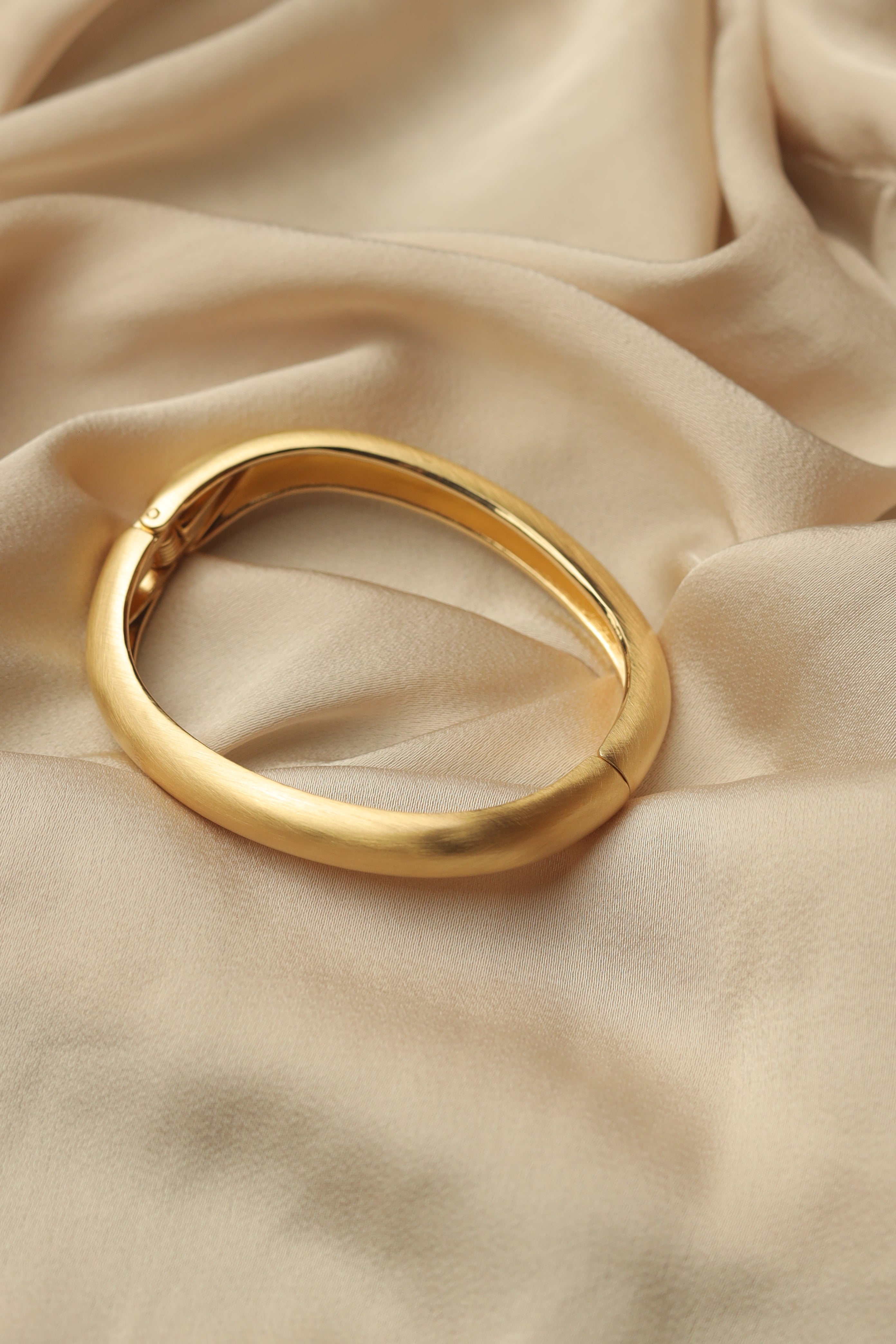 Irregular Slim Bracelet