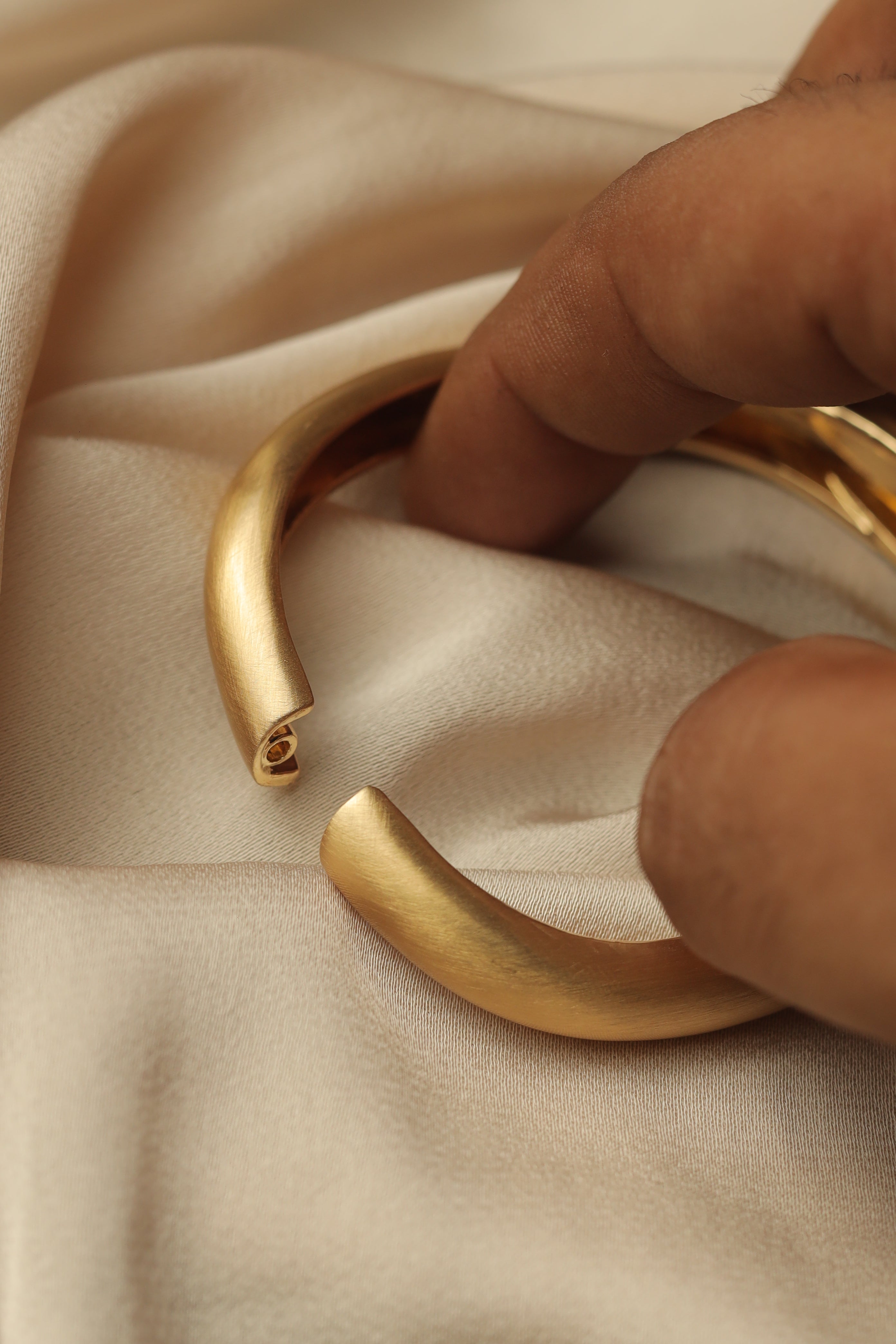 Irregular Slim Bracelet
