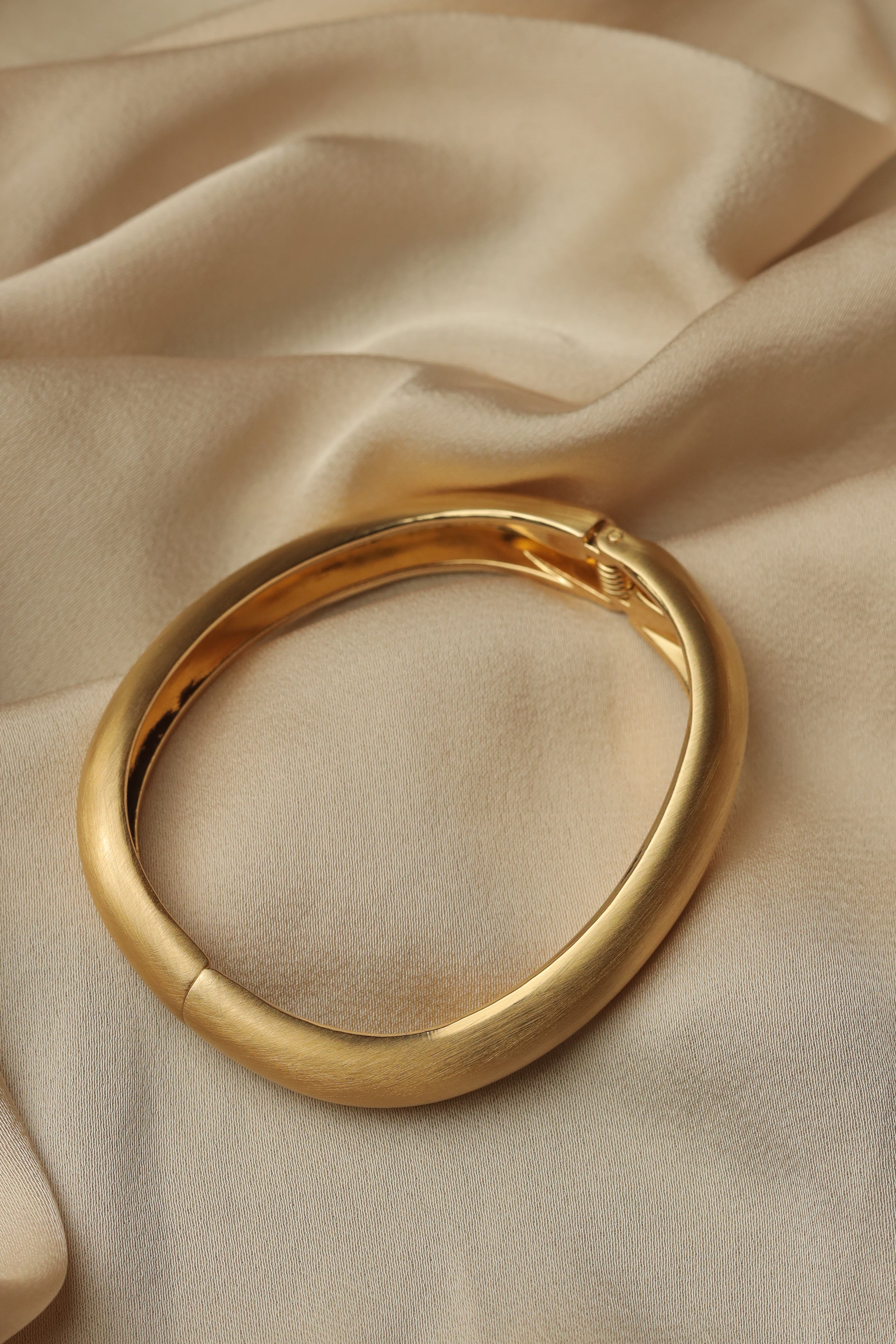 Irregular Slim Bracelet