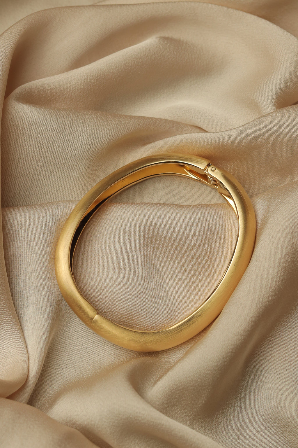 Irregular Slim Bracelet