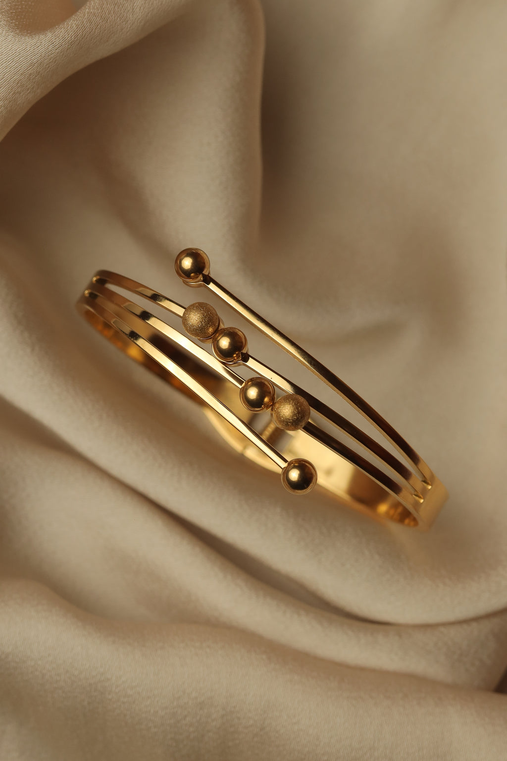 Gold Bead Studded Slim Bracelet