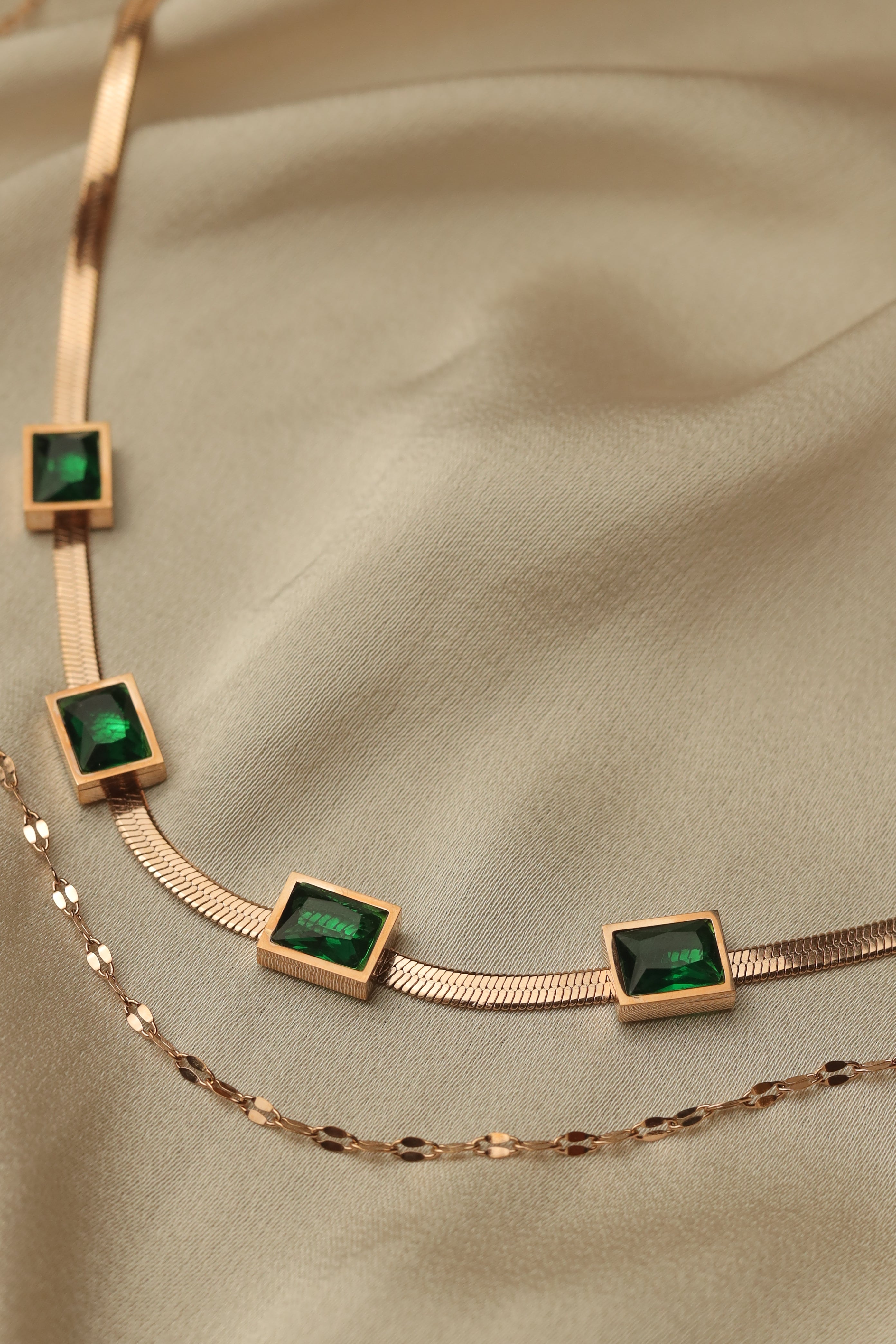 Emerald Double Layered Serpent